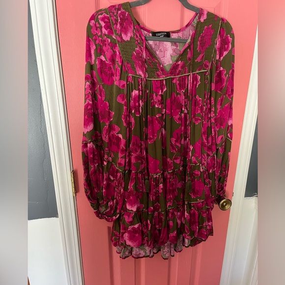 Highland park boutique dress
VGUC - Picture 5 of 5